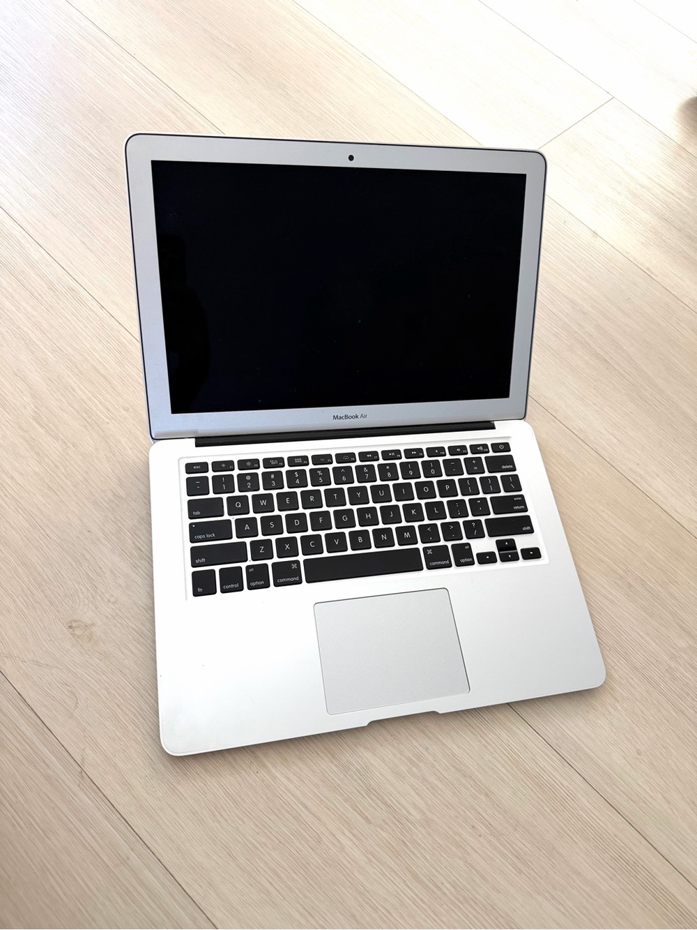 Apple MacBook Air 13 2015 Intel i5 1.6GH 4GB RAM El Capitan - NEEDS NEW BATTERY